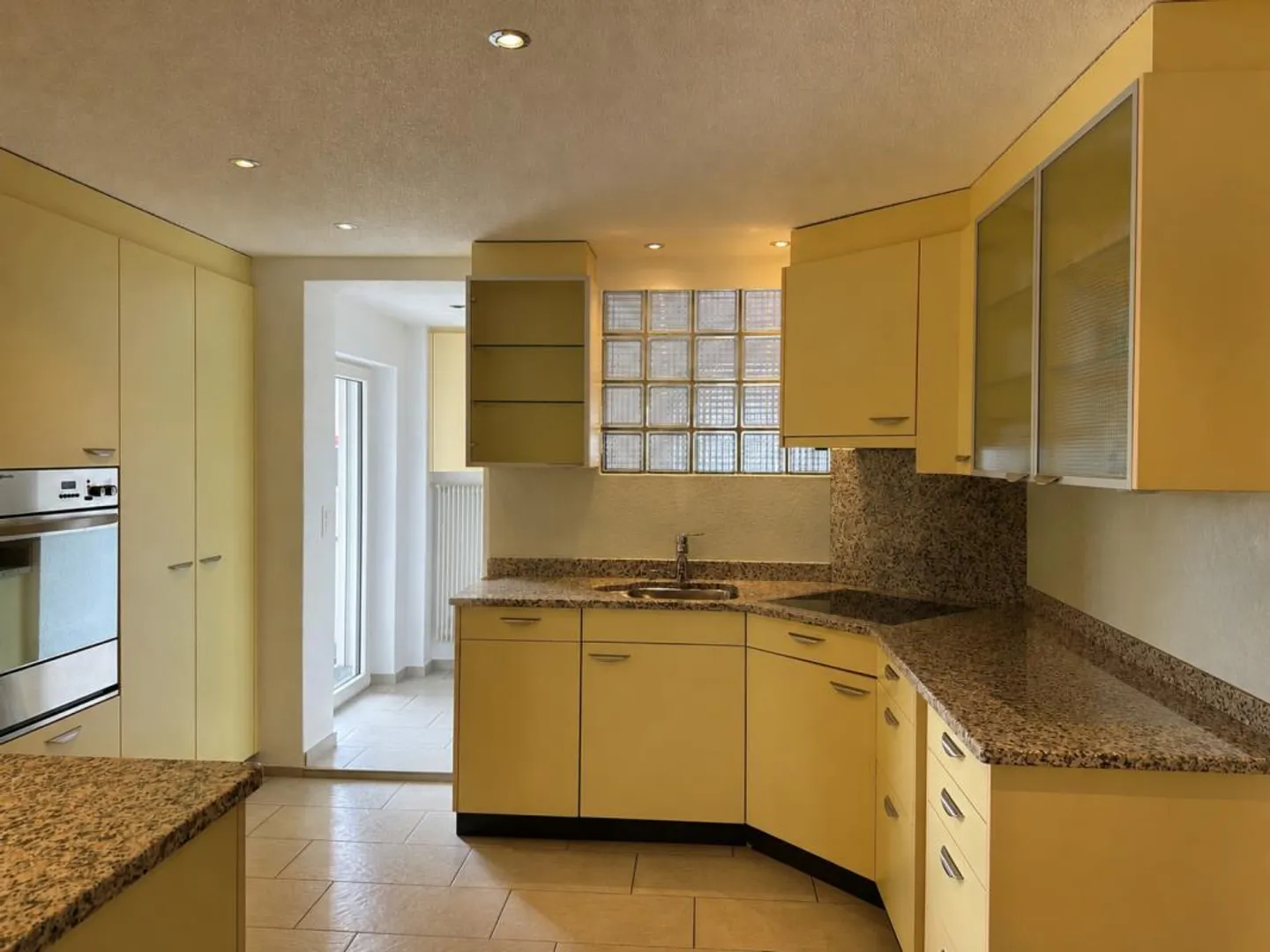 Maison résidentielle rénovée avec amour et atelier - beaucoup d'espace pour vous et vos véhicules - Photo 8 sur 13