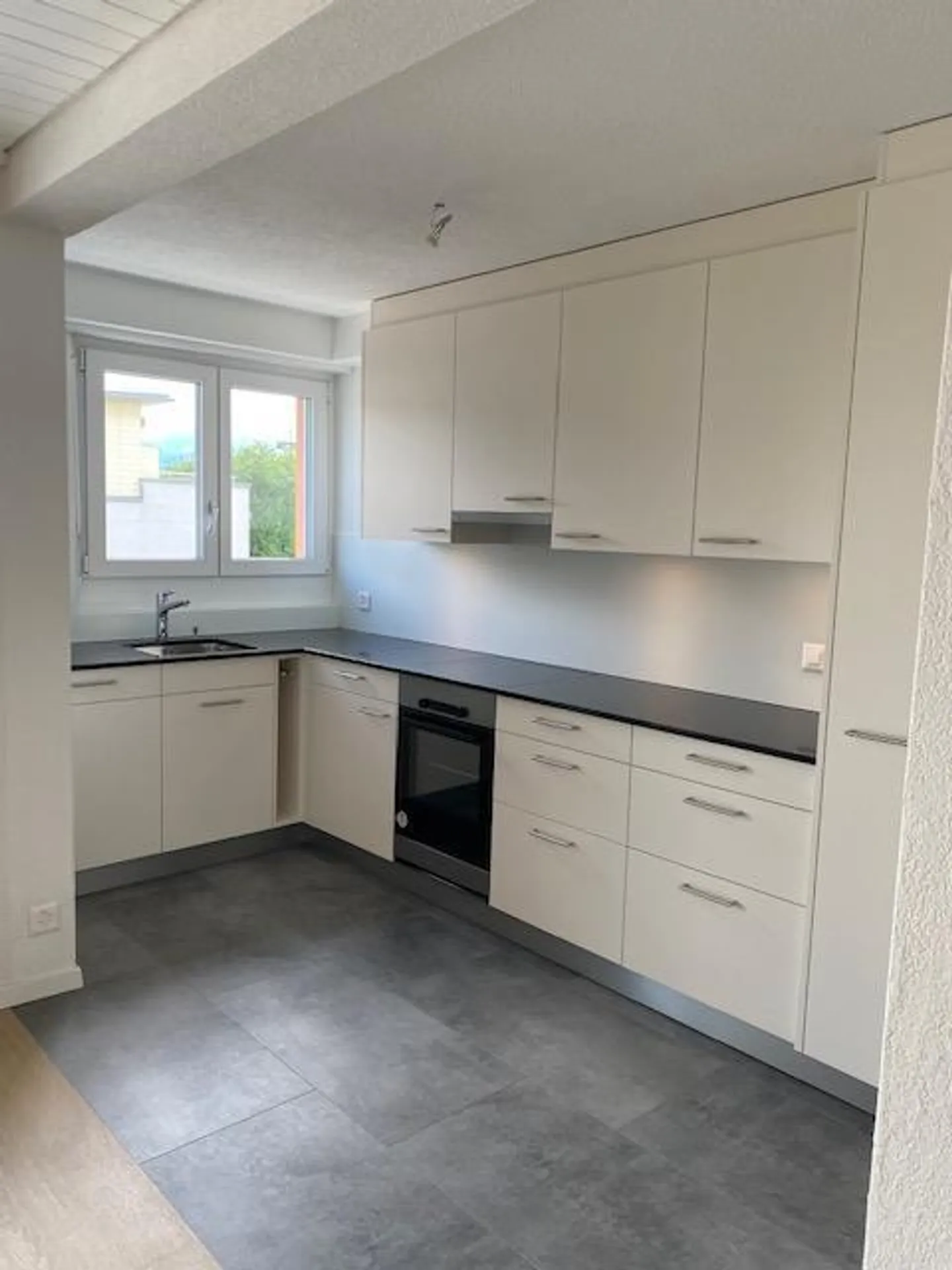 Attractive 3.5-room apartment in Thun - Photo 2 of 7