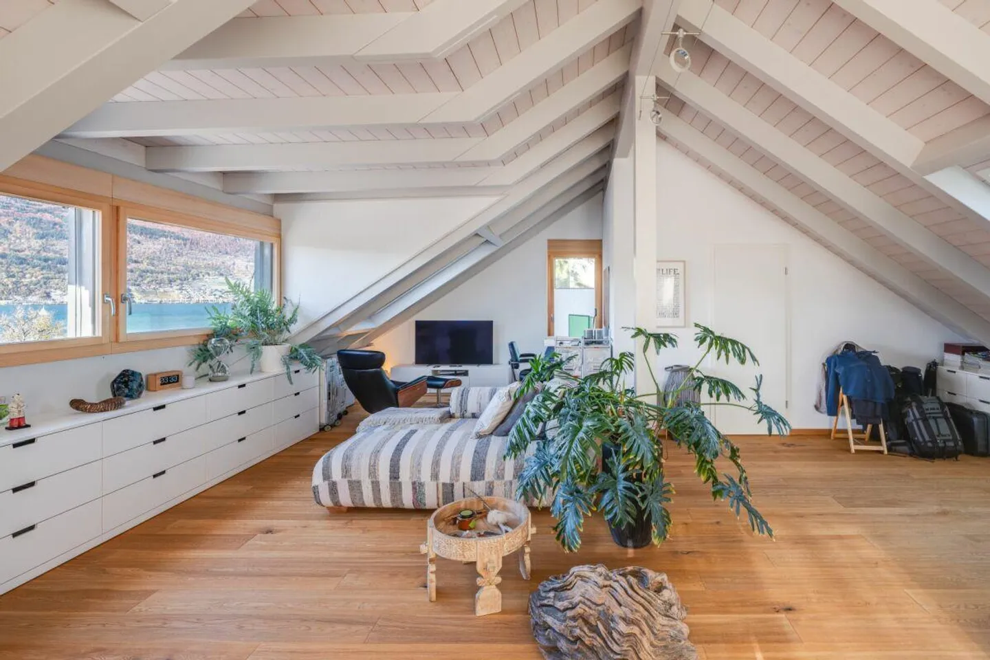 Spacious Single-Family Home with Lake View - Photo 8 of 11