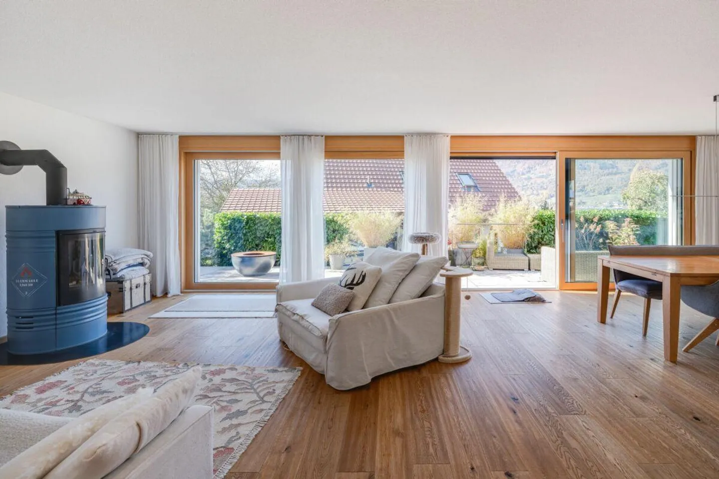 Spacious Single-Family Home with Lake View - Photo 4 of 11