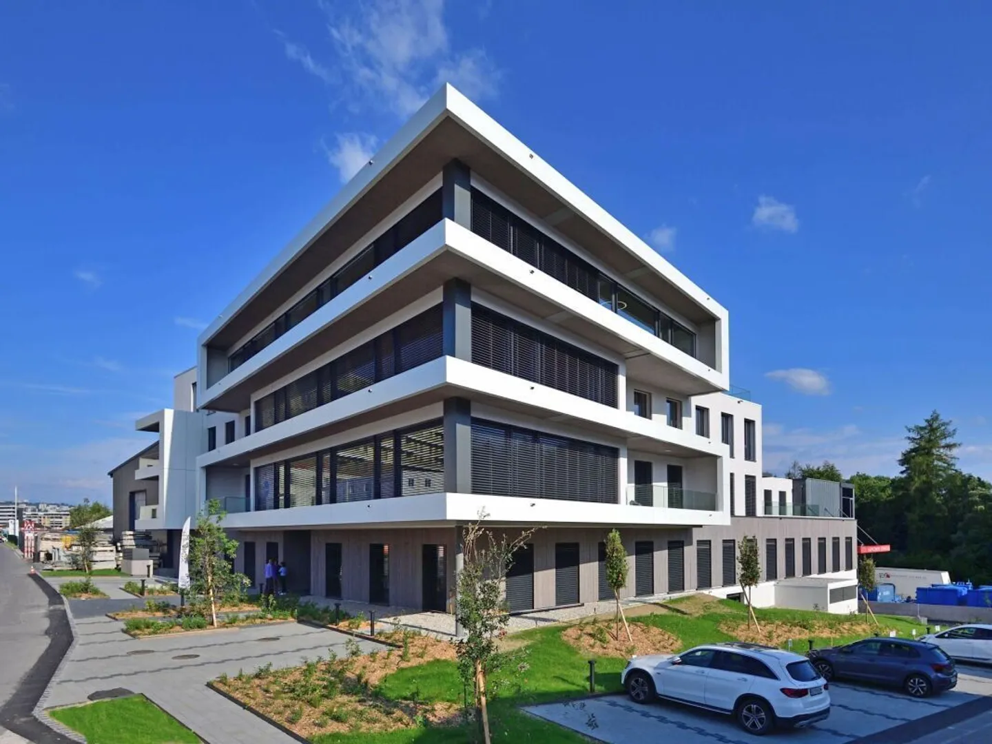 Superb bright commercial and showroom space for rent - close to ... - Photo 3 of 6