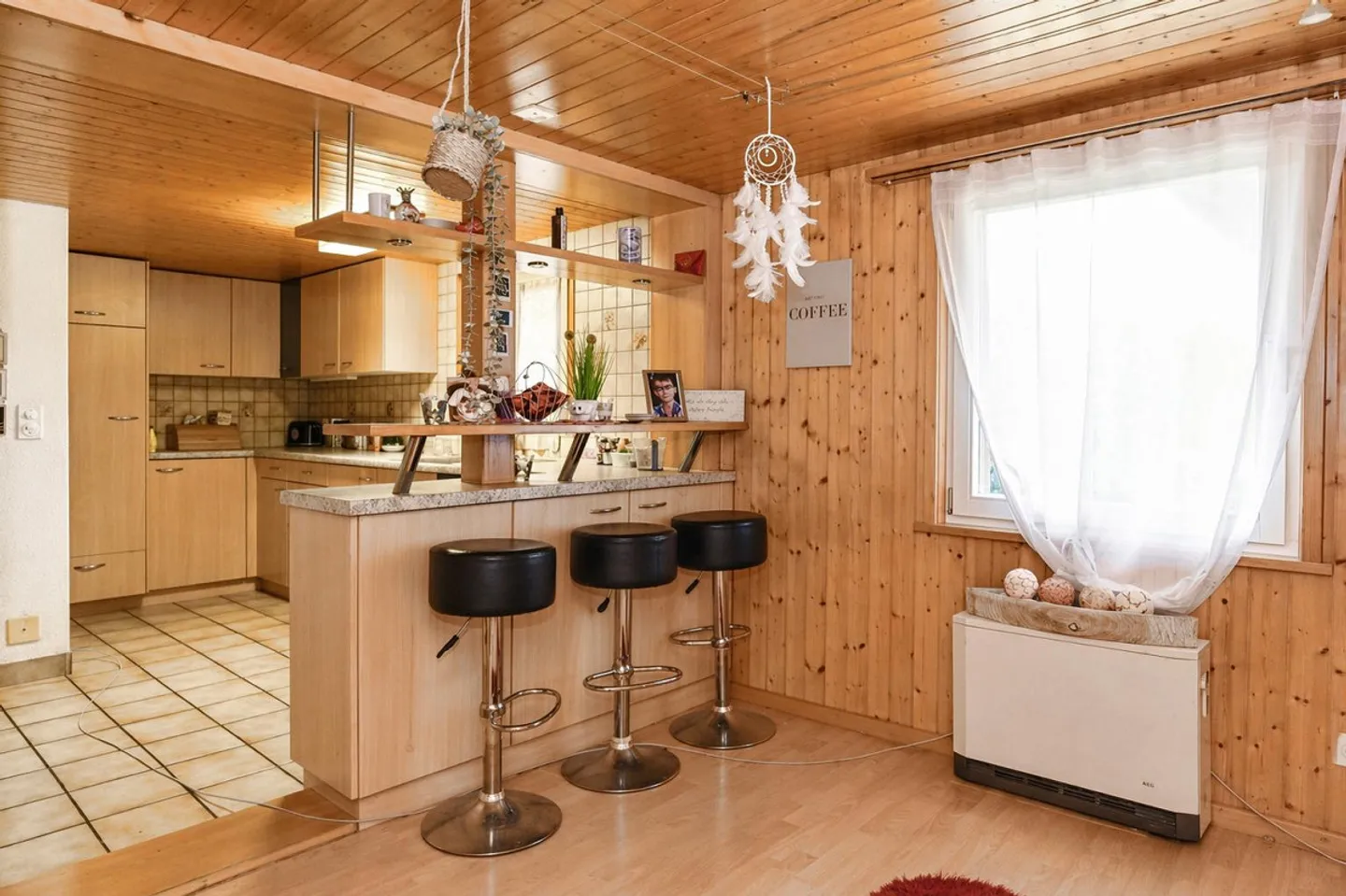 Maison bifamiliale avec grange et beaucoup d'espace vert dans un emplacement optimal - Photo 6 sur 19