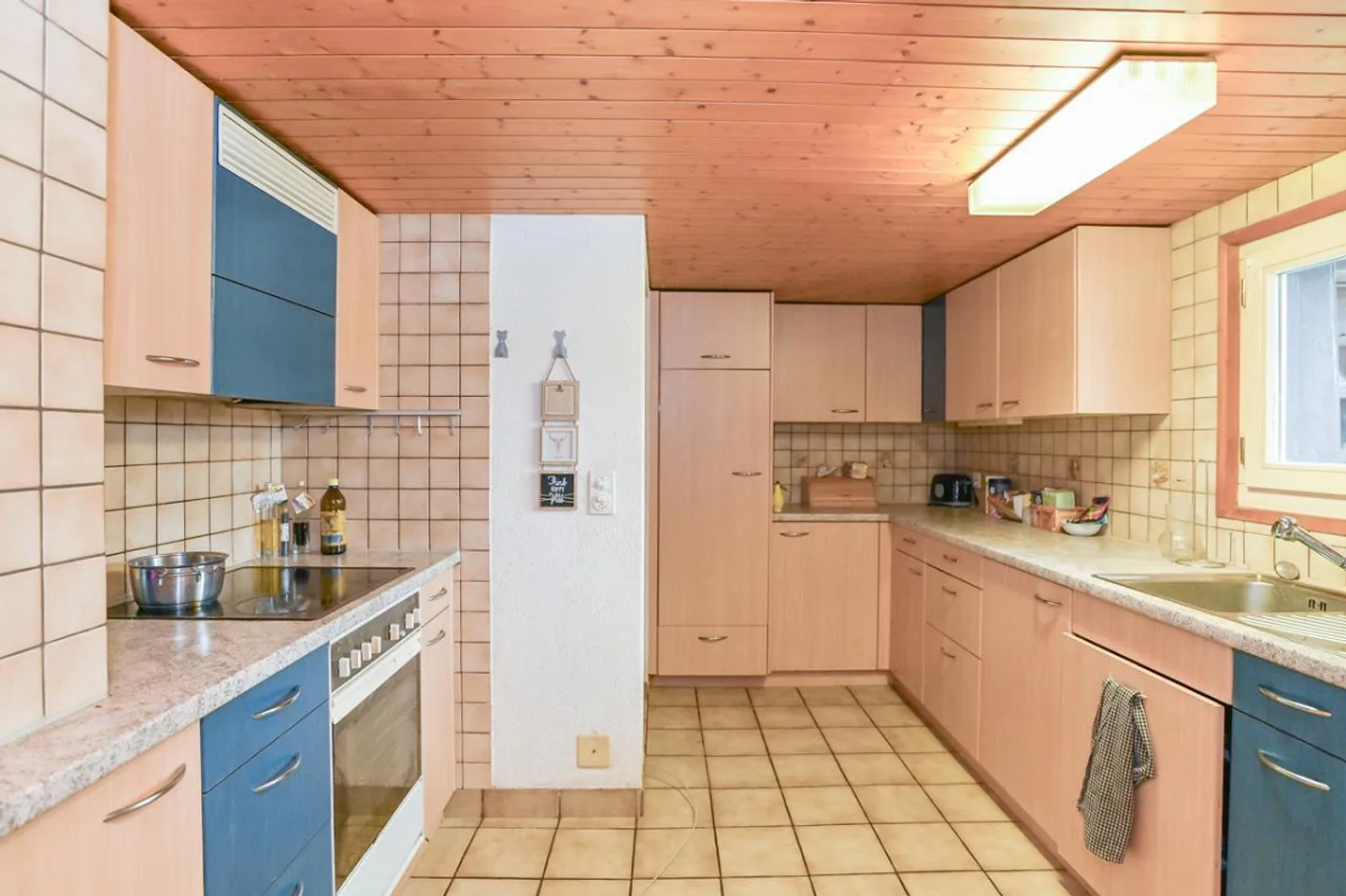 Maison bifamiliale avec grange et beaucoup d'espace vert dans un emplacement optimal - Photo 7 sur 19