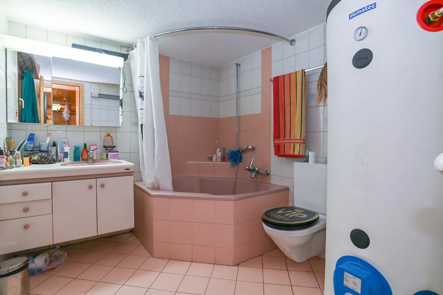 Maison bifamiliale avec grange et beaucoup d'espace vert dans un emplacement optimal - Photo 9 sur 19