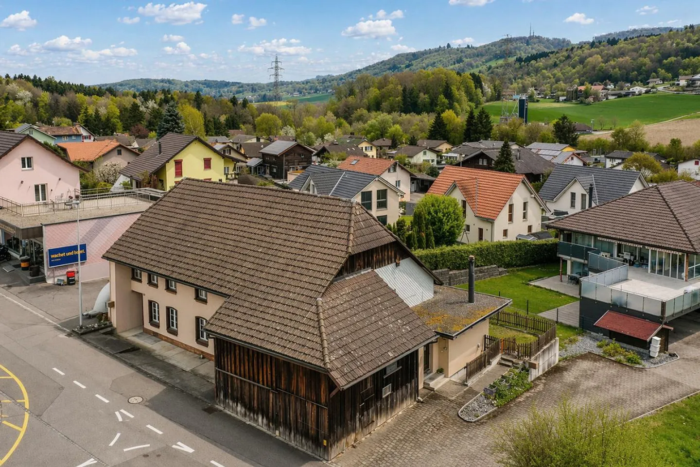 Maison bifamiliale avec grange et beaucoup d'espace vert dans un emplacement optimal - Photo 19 sur 19