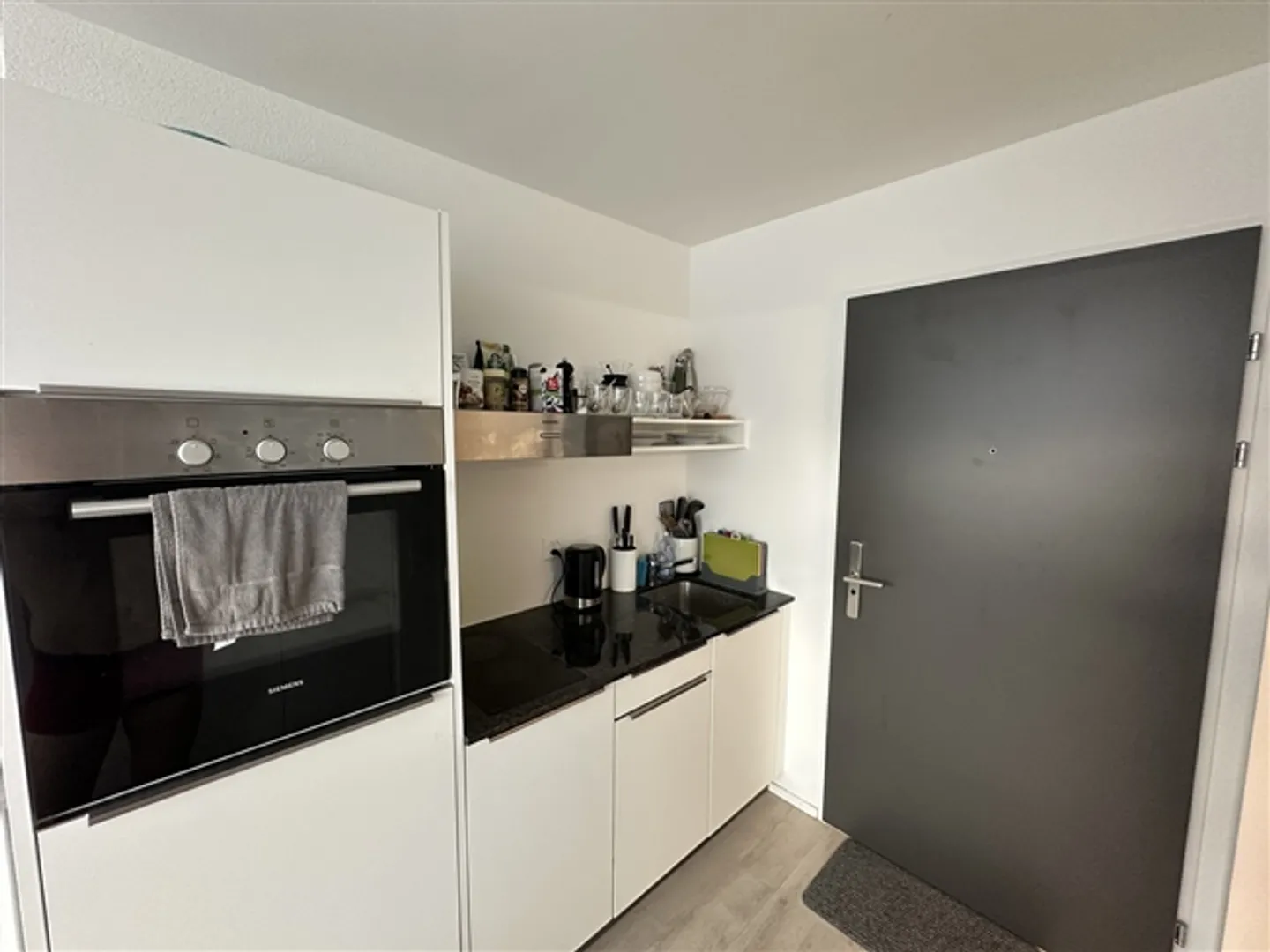 STUDIO À ZURICH - KREIS 9 ALTSTETTEN, MEUBLÉ, TEMPORAIRE - Photo 5 sur 10