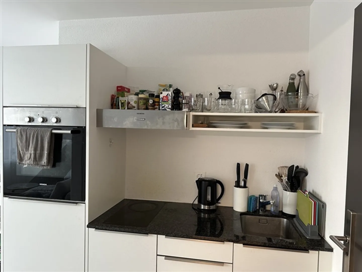 STUDIO À ZURICH - KREIS 9 ALTSTETTEN, MEUBLÉ, TEMPORAIRE - Photo 6 sur 10