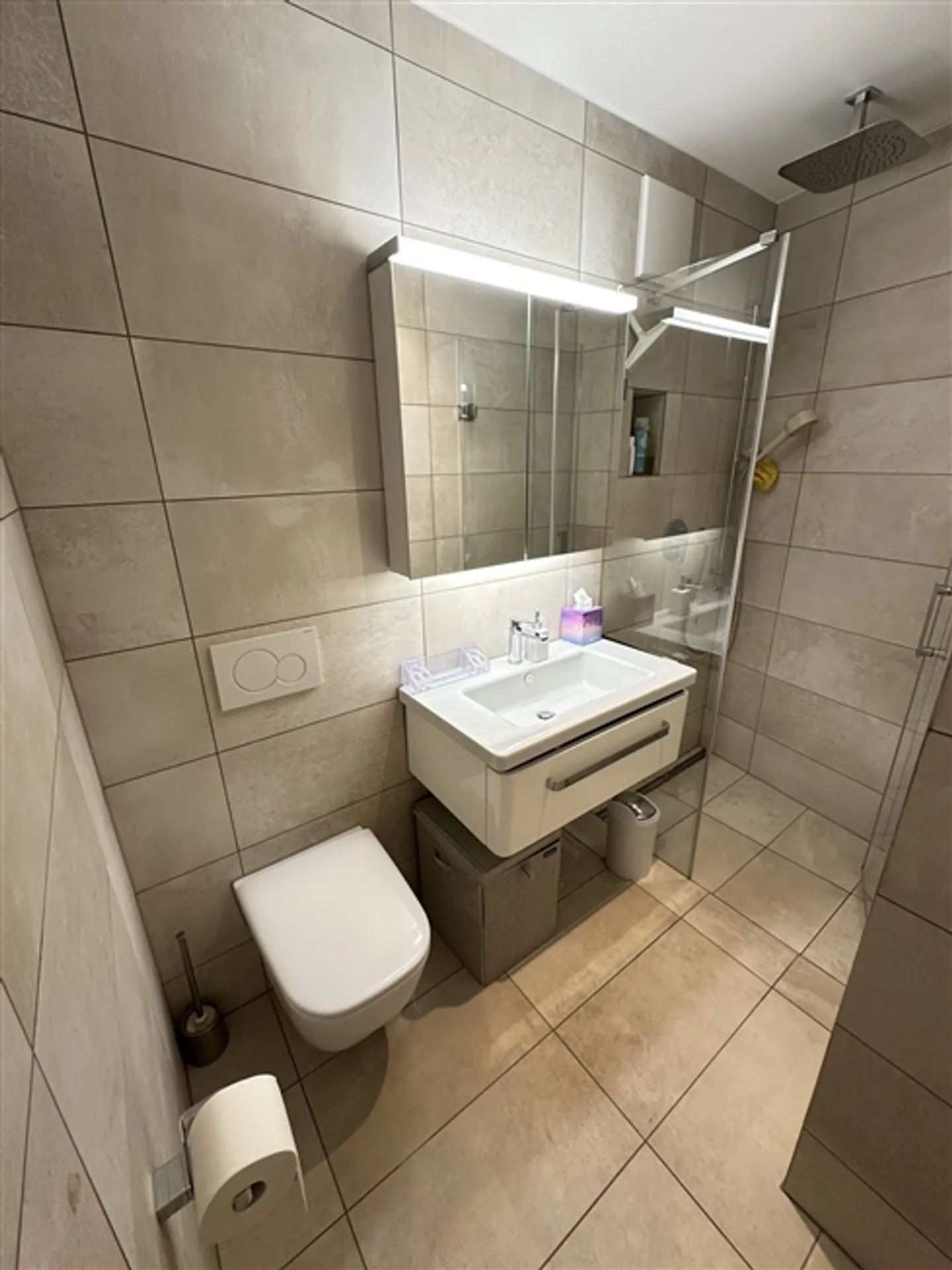 STUDIO À ZURICH - KREIS 9 ALTSTETTEN, MEUBLÉ, TEMPORAIRE - Photo 9 sur 10