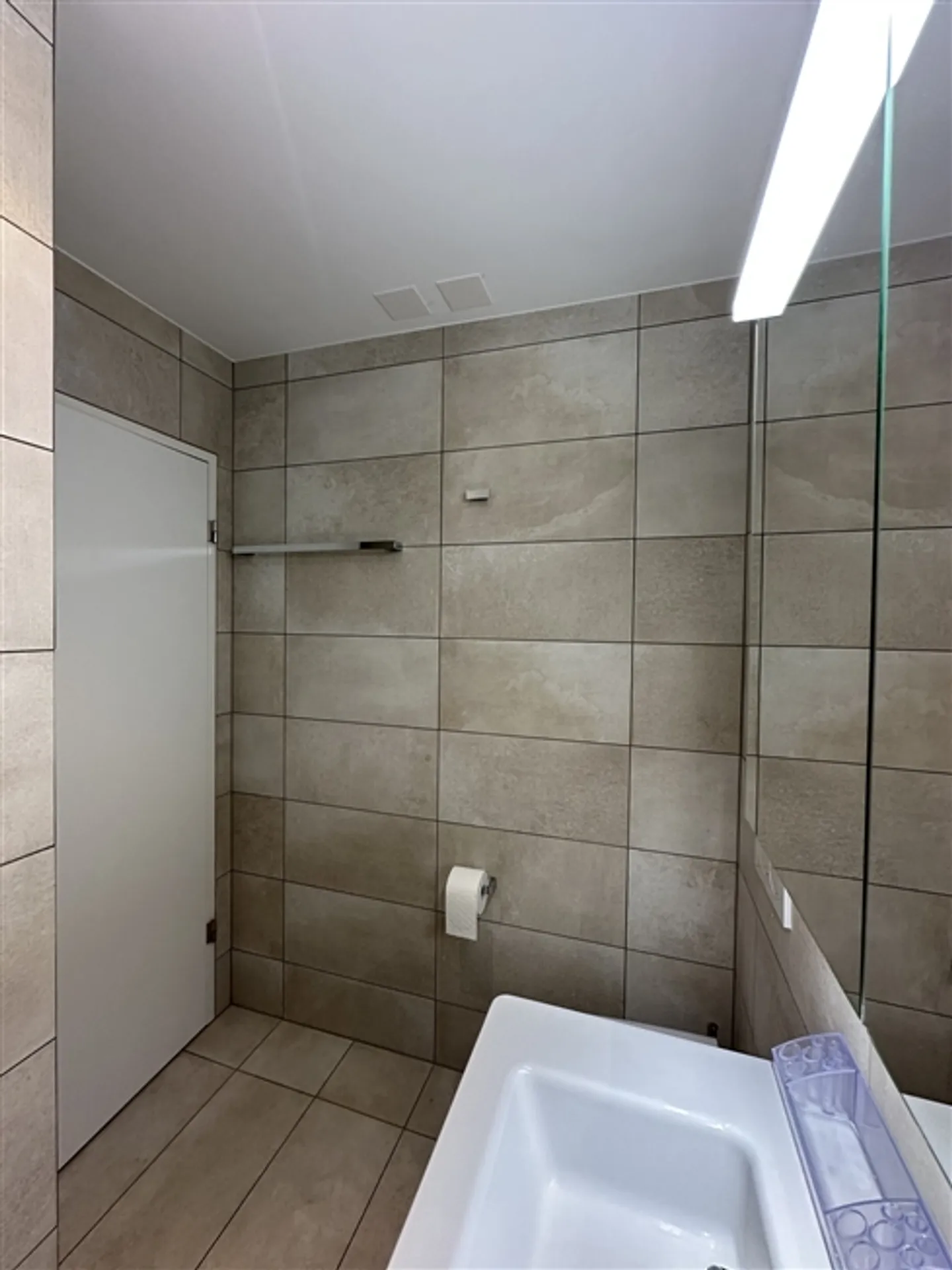 STUDIO À ZURICH - KREIS 9 ALTSTETTEN, MEUBLÉ, TEMPORAIRE - Photo 10 sur 10