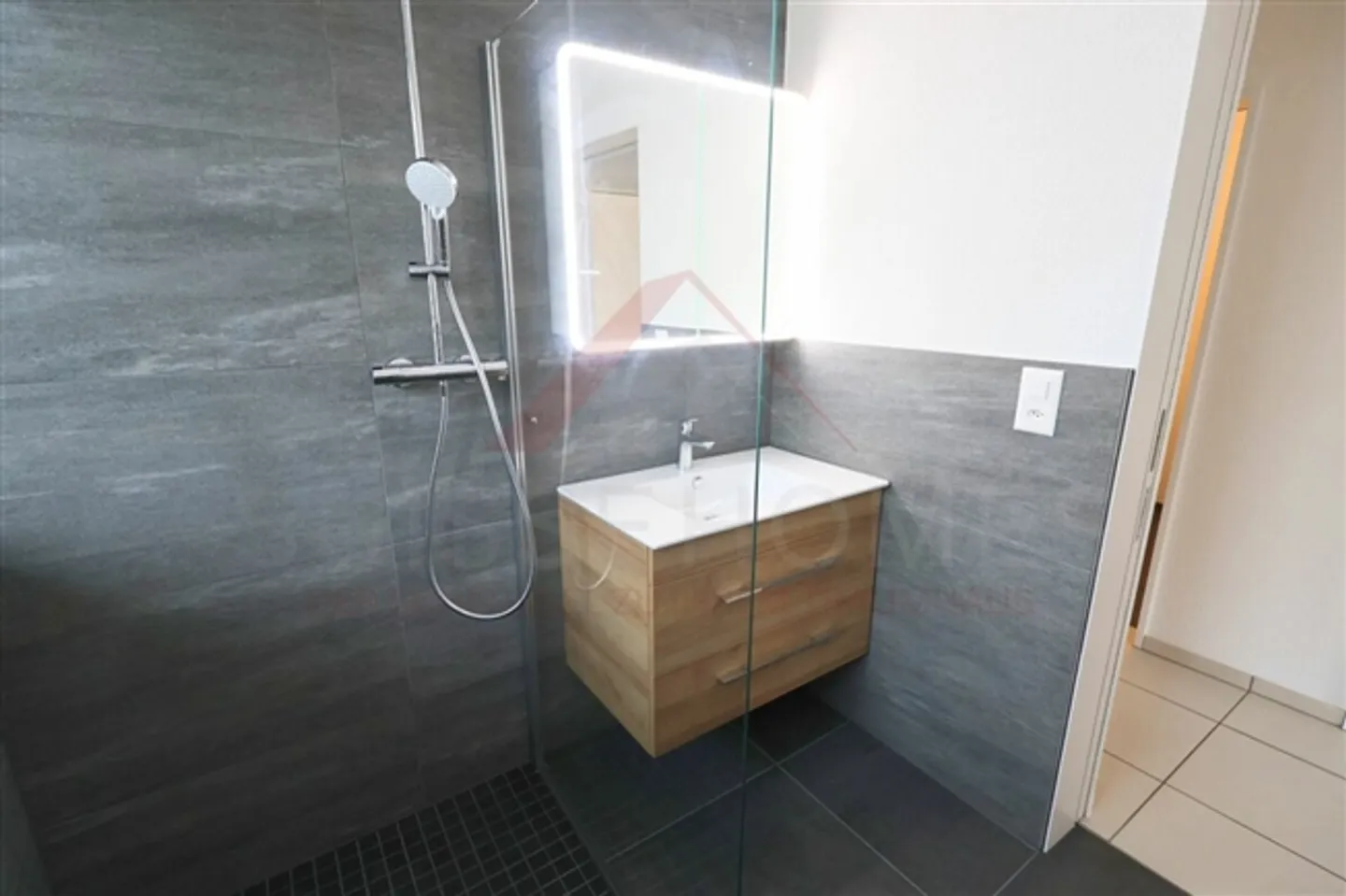 Propriété d'investissement attrayante à Frenkendorf - appartement rénové de 3,5 pièces avec contrat de location à long terme - Photo 11 sur 14