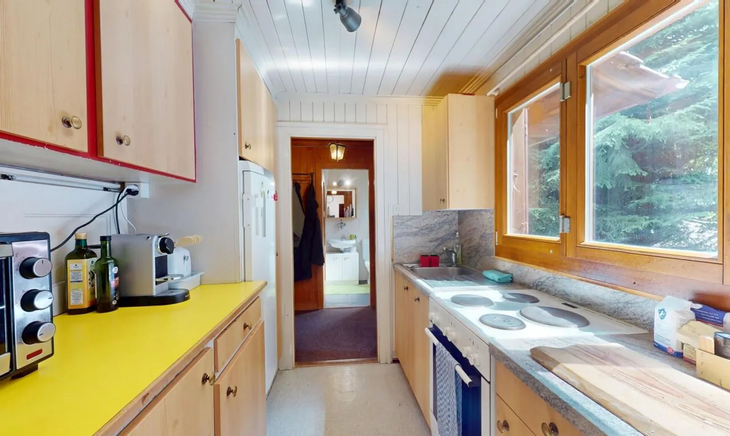 Chalet with Stunning Mountain Views - Photo 5 of 11