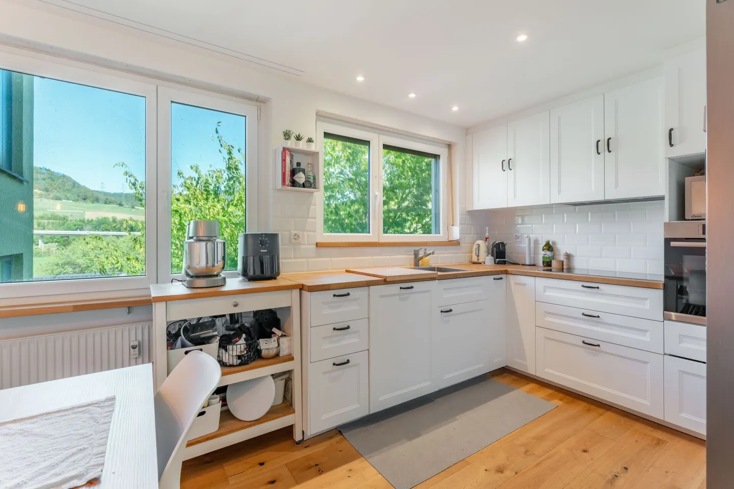 Renovated & modern with large communal garden & top price-performance ratio - Photo 5 of 16