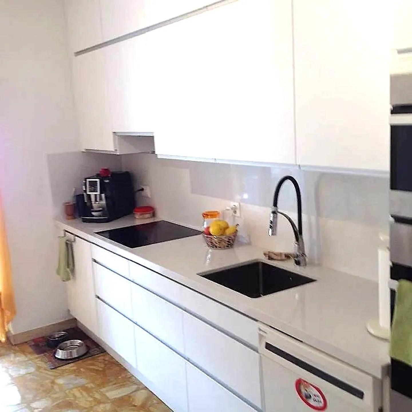 Großes 3.5-Zimmer-Apartment, zwei Badezimmer, 2 Parkplätze! - Foto 2 von 6