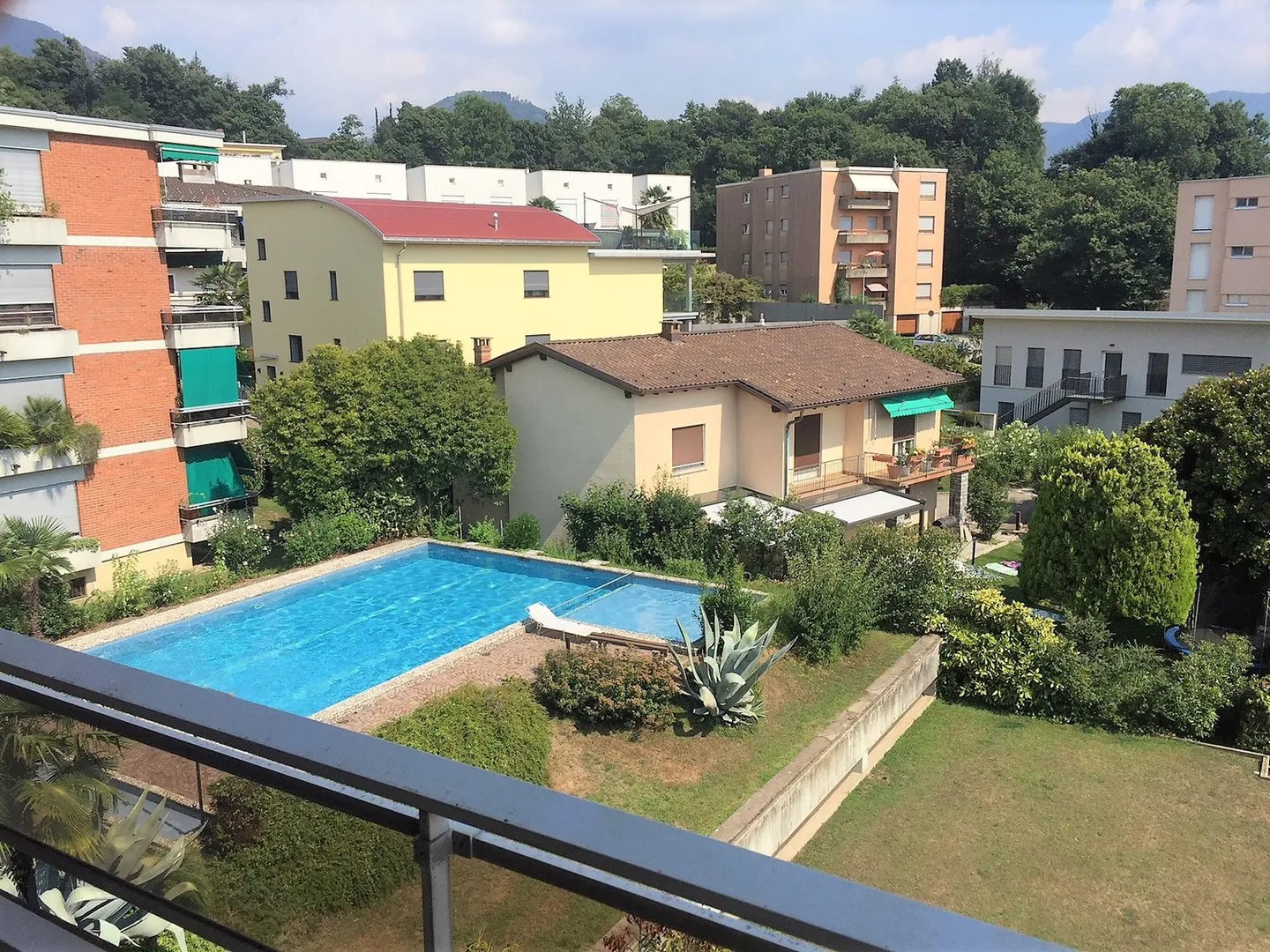 Großes 3.5-Zimmer-Apartment, zwei Badezimmer, 2 Parkplätze! - Foto 3 von 6