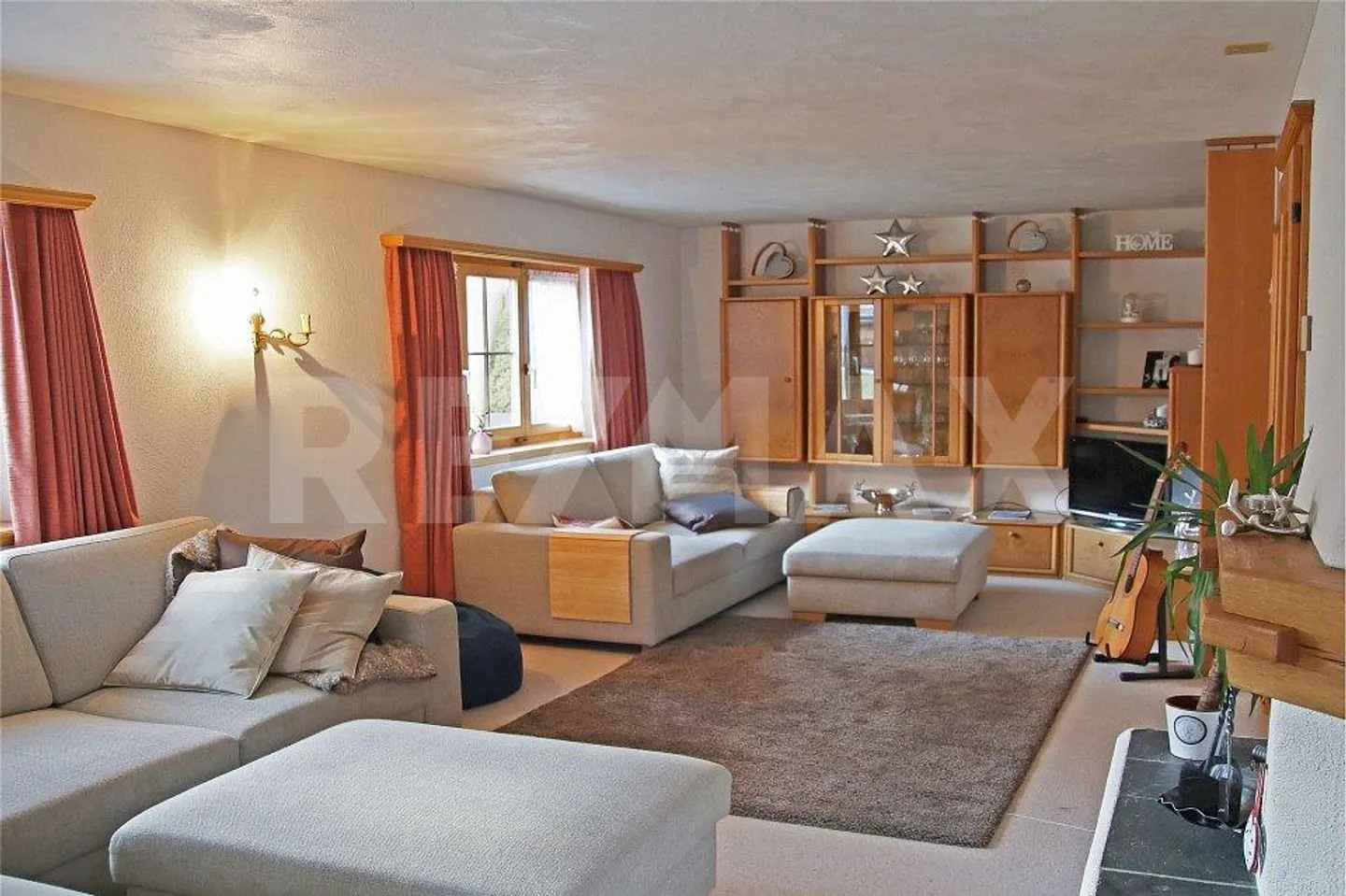 House with 6 rooms - Photo 2 of 8