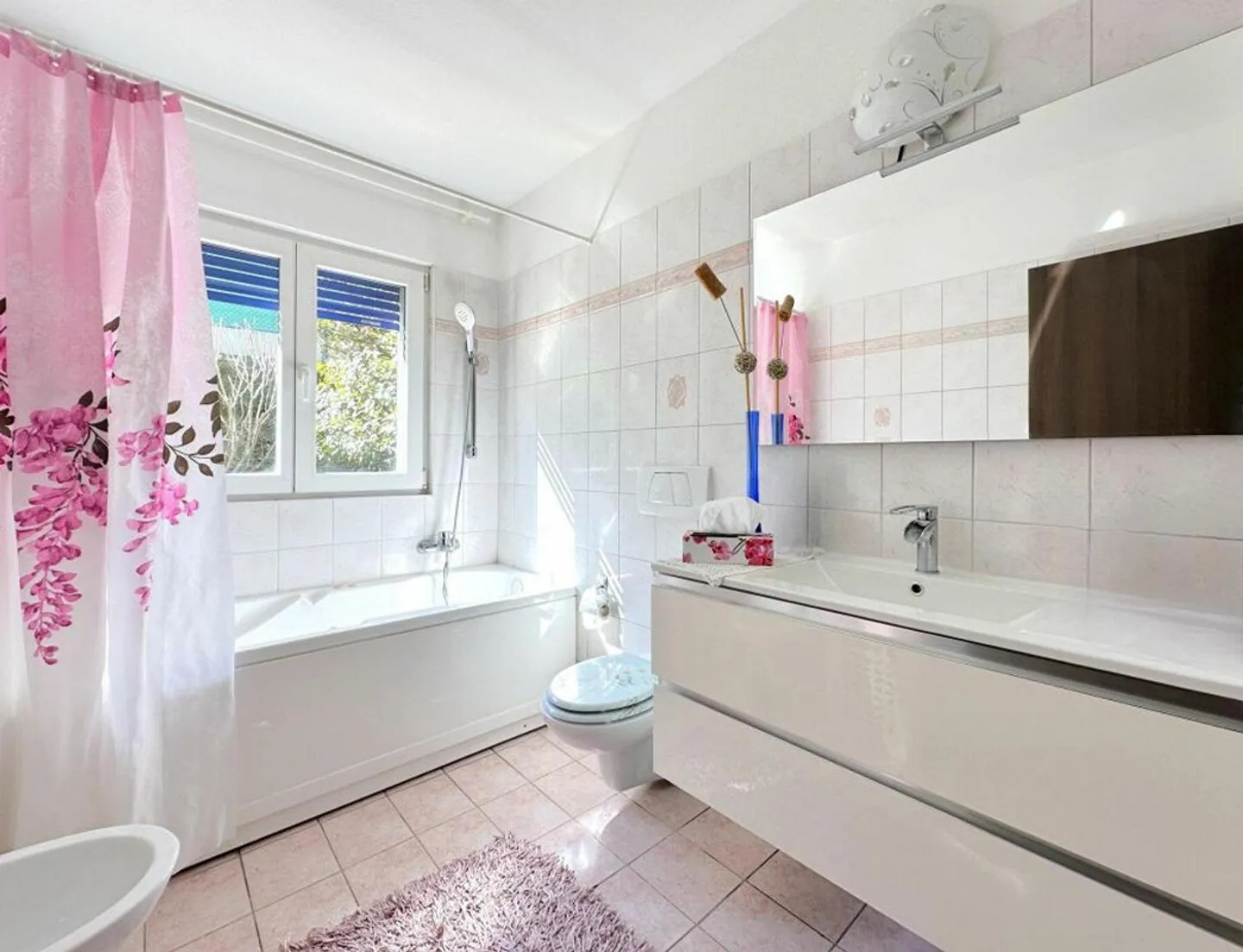 Cozy apartment in a small building - Photo 9 of 10