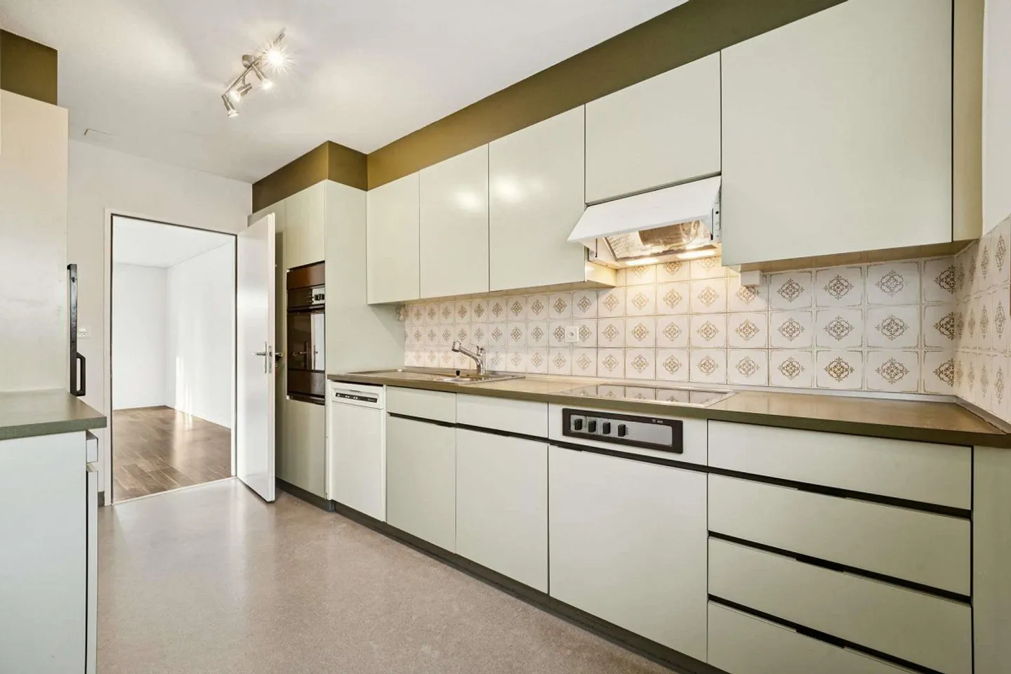 Cozy 4.5-room condominium in a quiet residential area - Photo 4 of 11