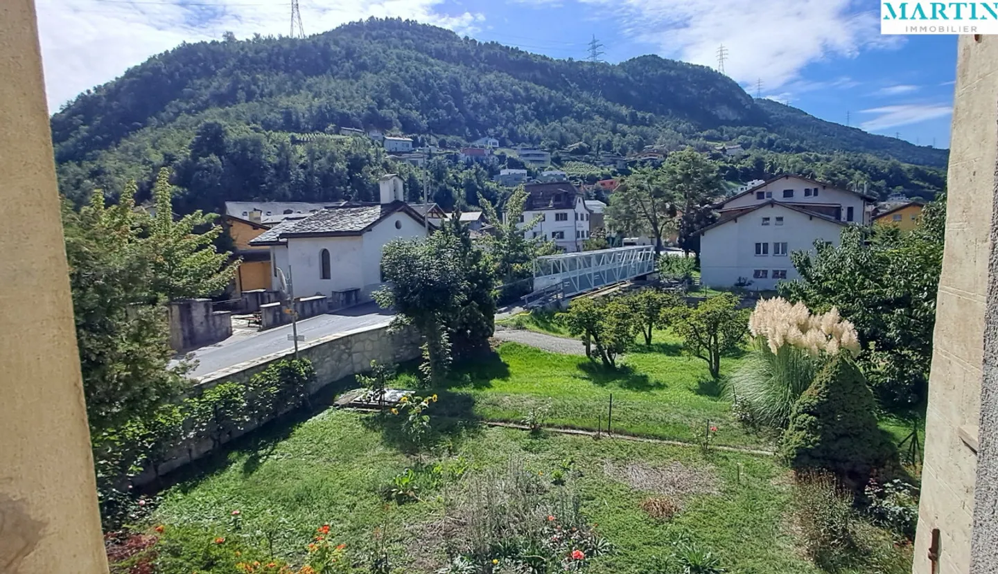 IN VENDITA - BRAMOIS: Di fronte al ponte storico, 4.5 stanze con giardino - Foto 3 di 9