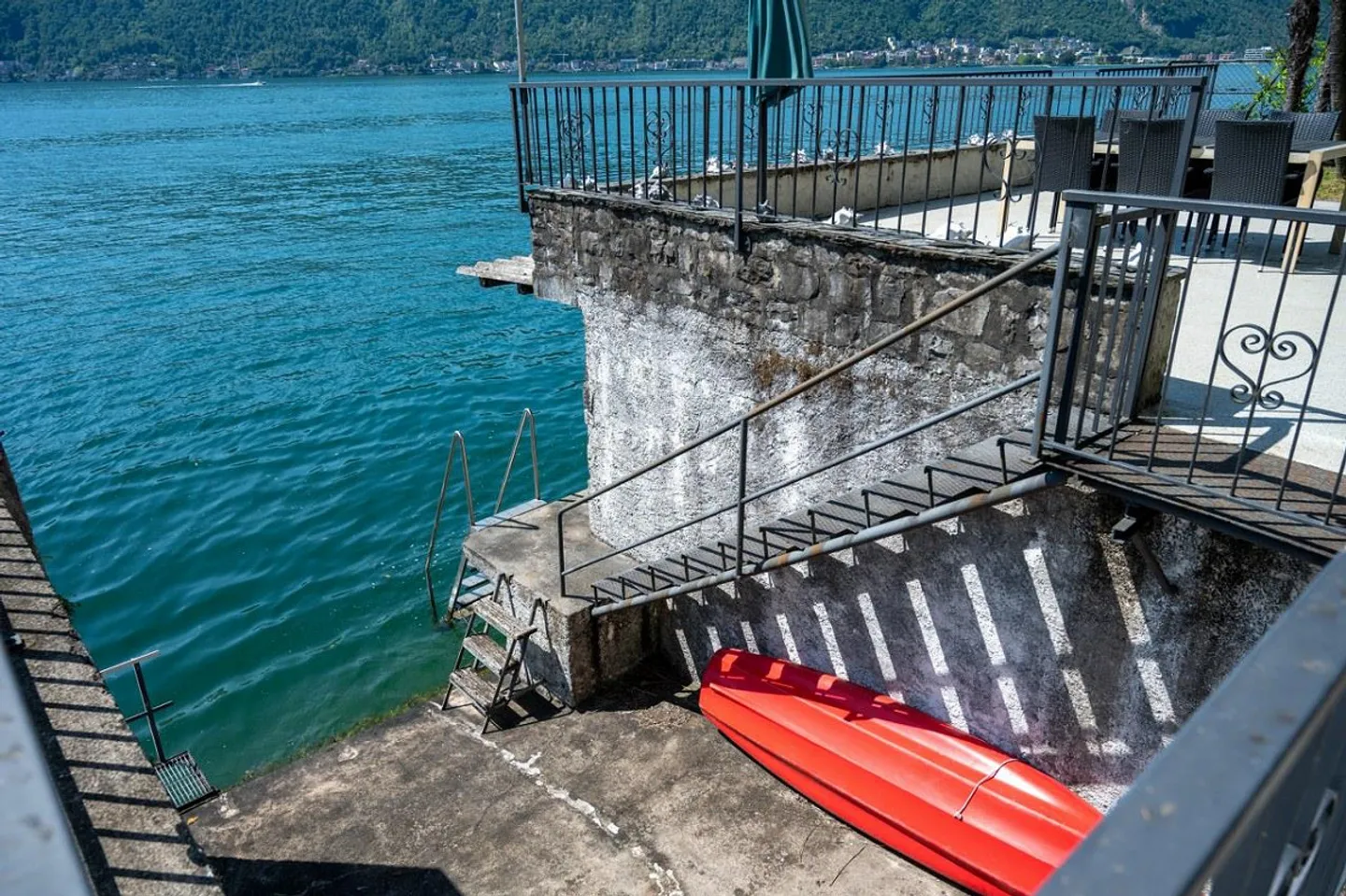 Villa prestigiosa sulle rive del lago con darsene private - Foto 7 di 13
