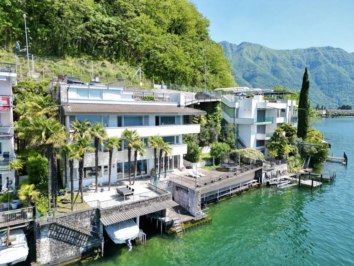 Villa prestigiosa sulle rive del lago con darsene private - Foto 11 di 13