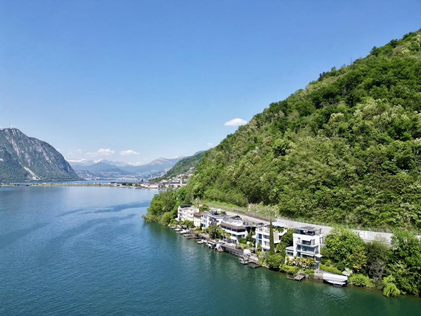 Villa prestigiosa sulle rive del lago con darsene private - Foto 12 di 13
