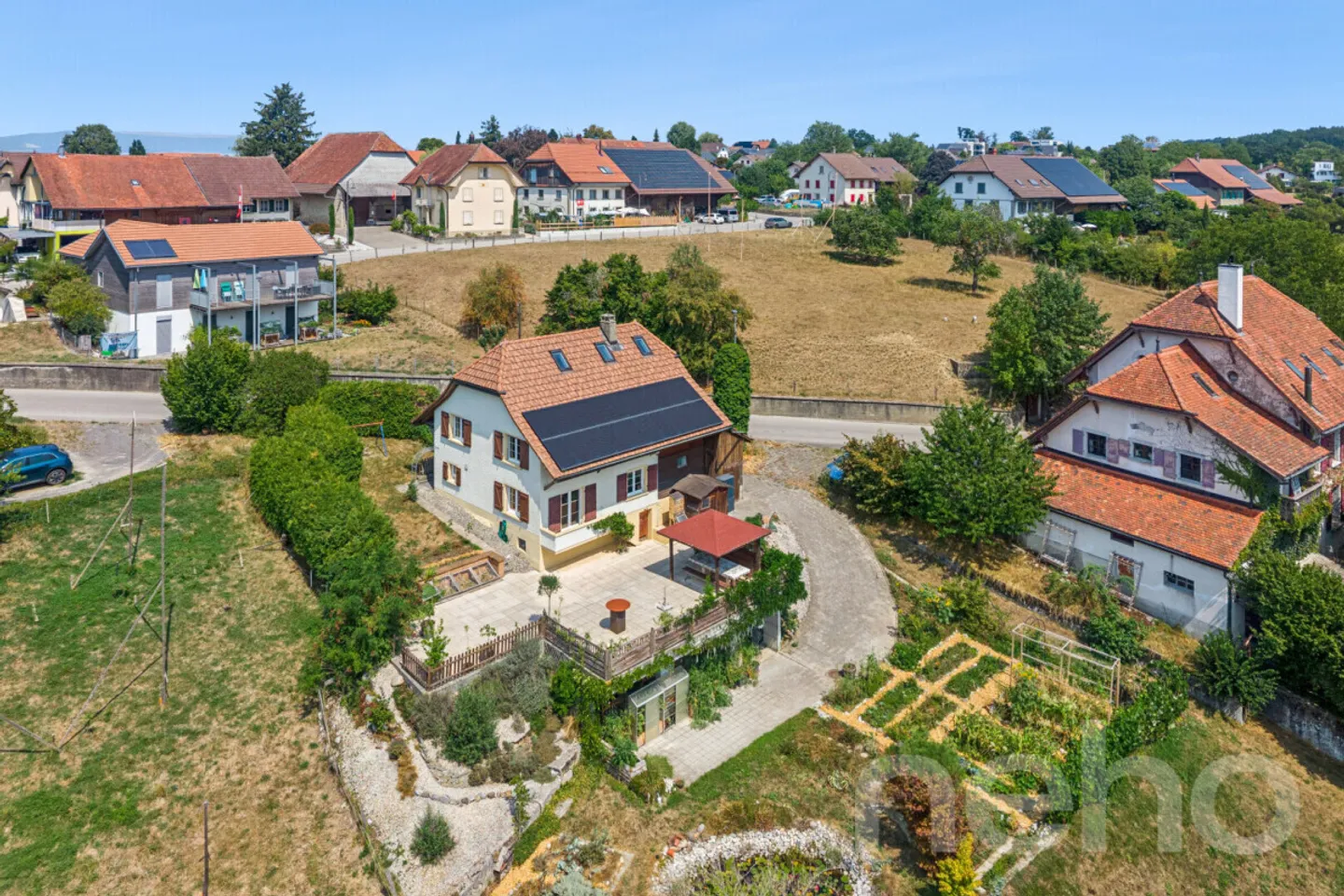 Maison rénovée avec jardin, étang et vue dégagée à 5 min d?Avenches - Foto 2 von 12