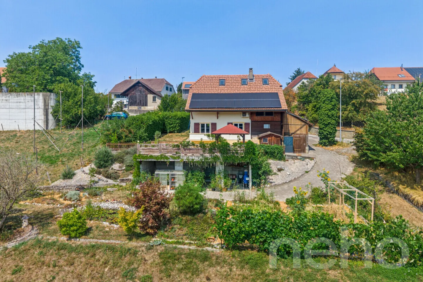 Maison rénovée avec jardin, étang et vue dégagée à 5 min d?Avenches - Foto 3 von 12