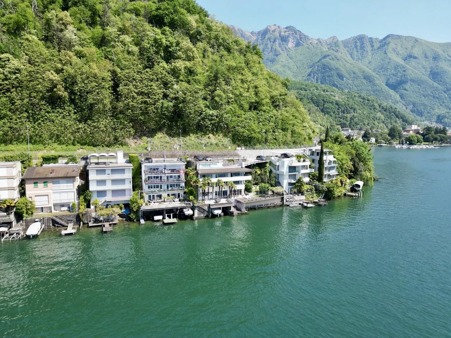 Villa prestigiosa sulle rive del lago con darsene private - Foto 13 di 13