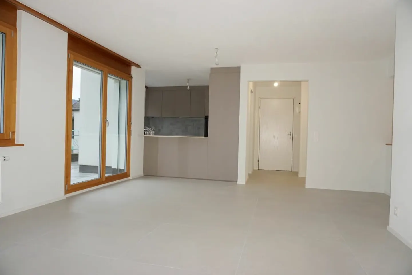 ARI-249 Magnificent renovated 4.5-room apartment with parking - Photo 2 of 17