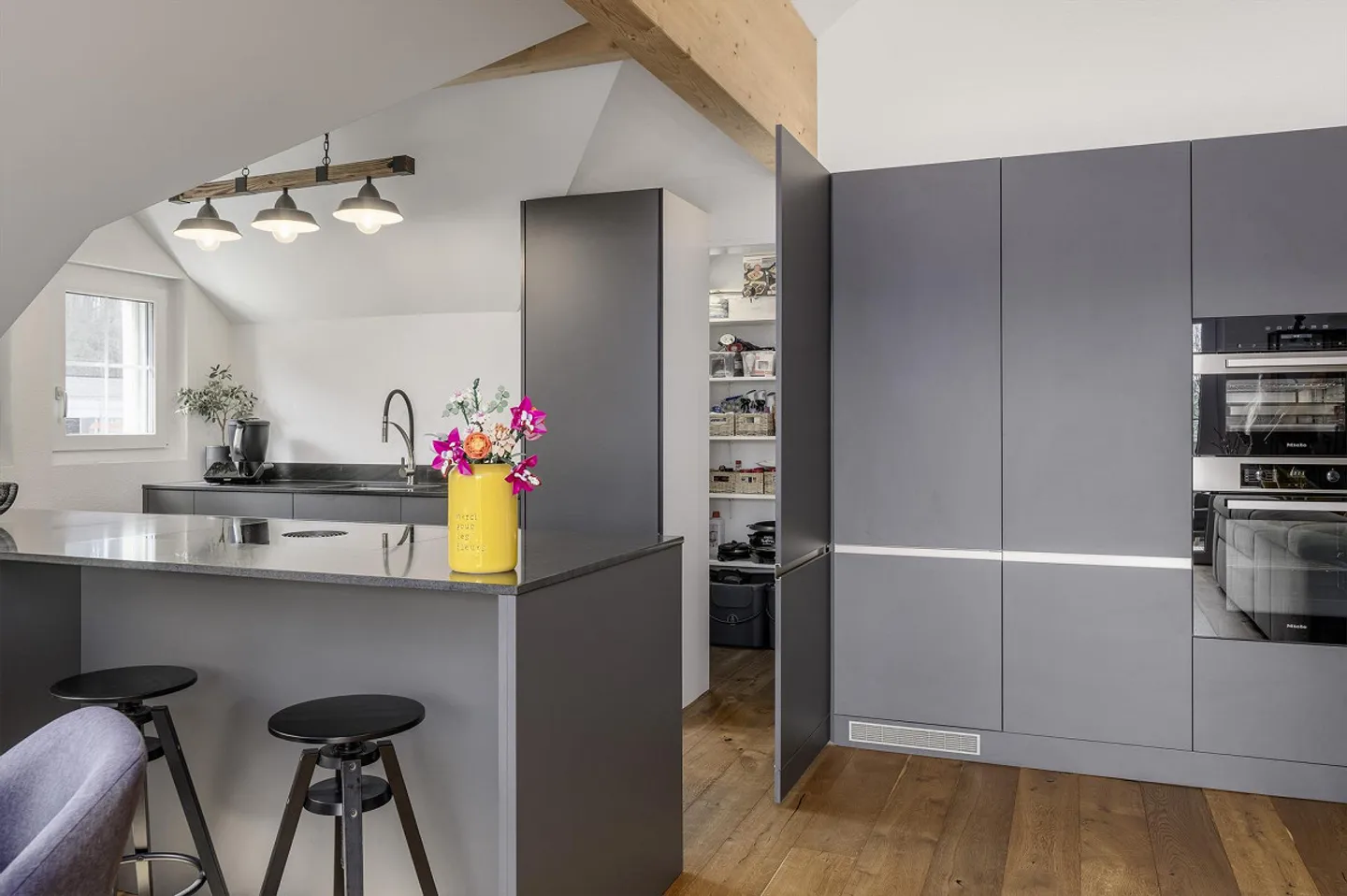 Generously living - central and modern - Photo 1 of 7