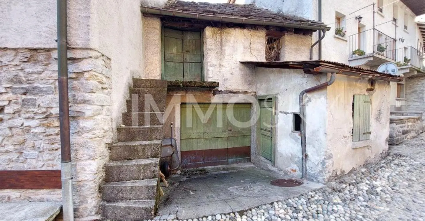 Typical Ticinese house in the old village - Photo 4 of 5