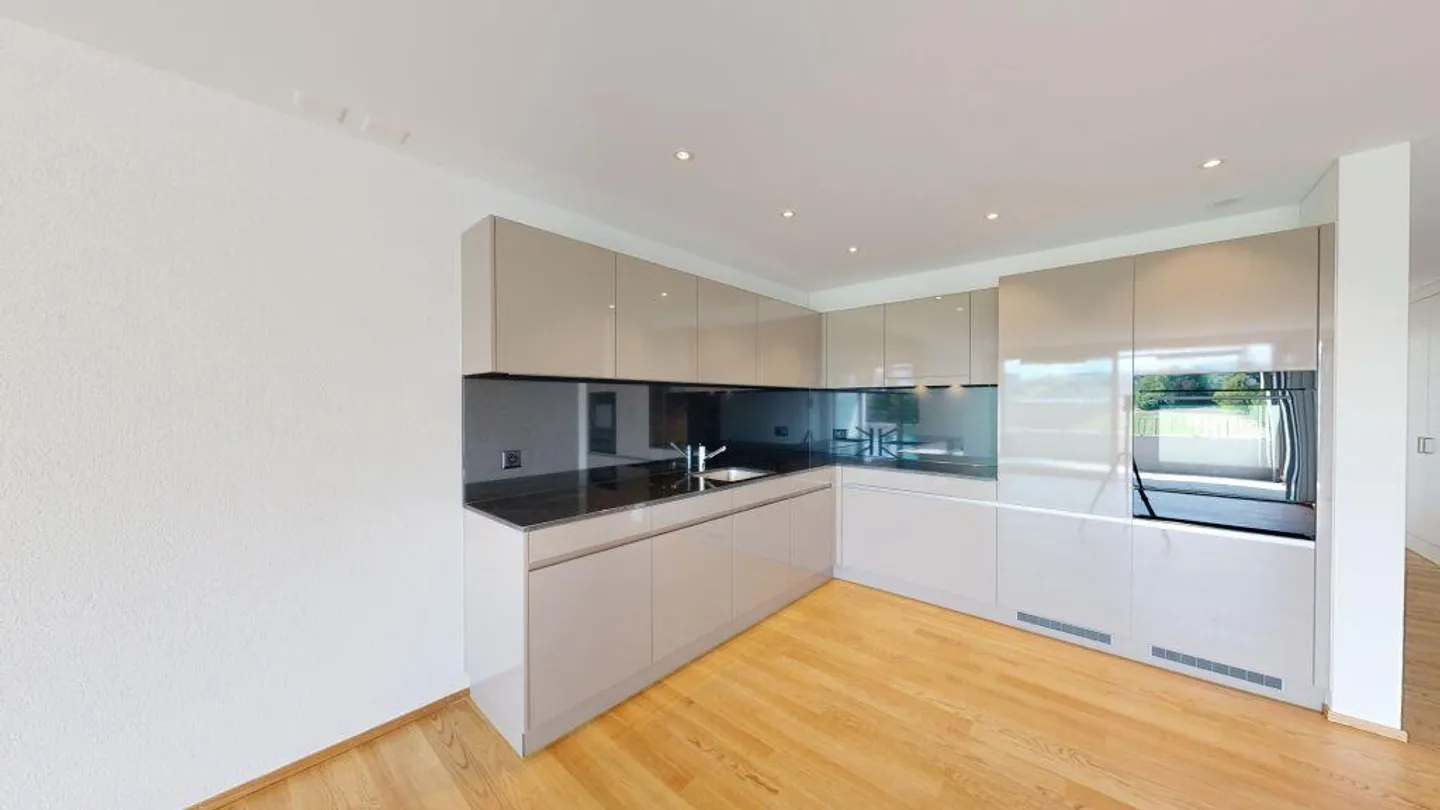 2 1/2 Room Apartment - Photo 2 of 5