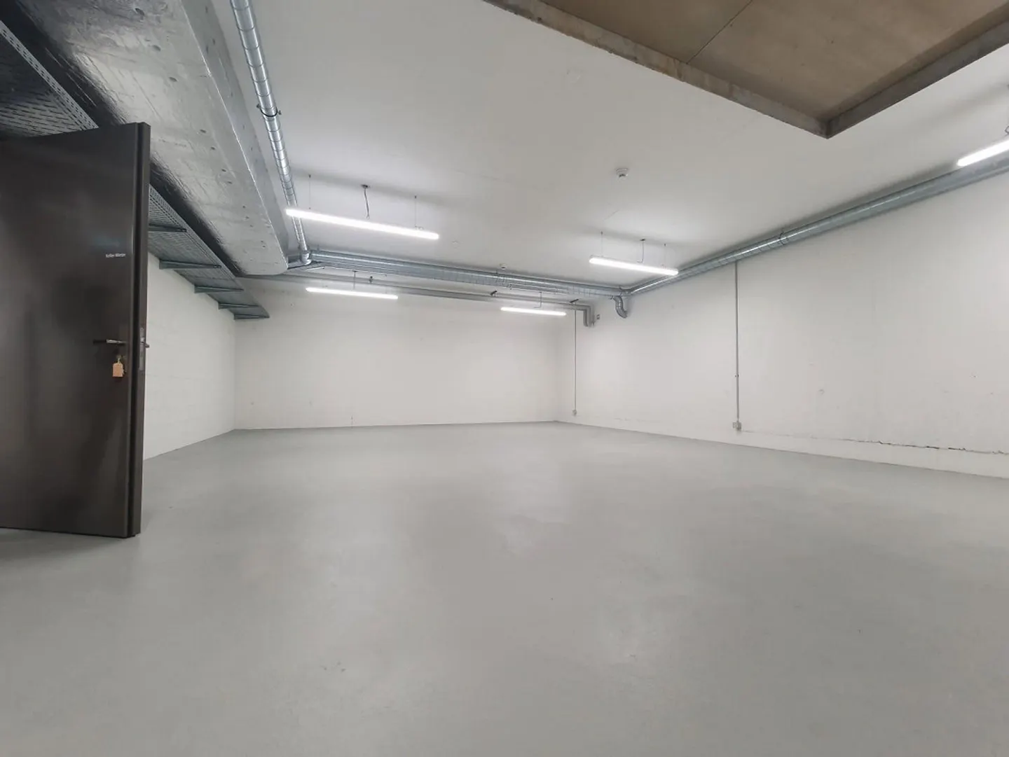 Two storage rooms for rent in the center of Zollikofen - Photo 2 of 3