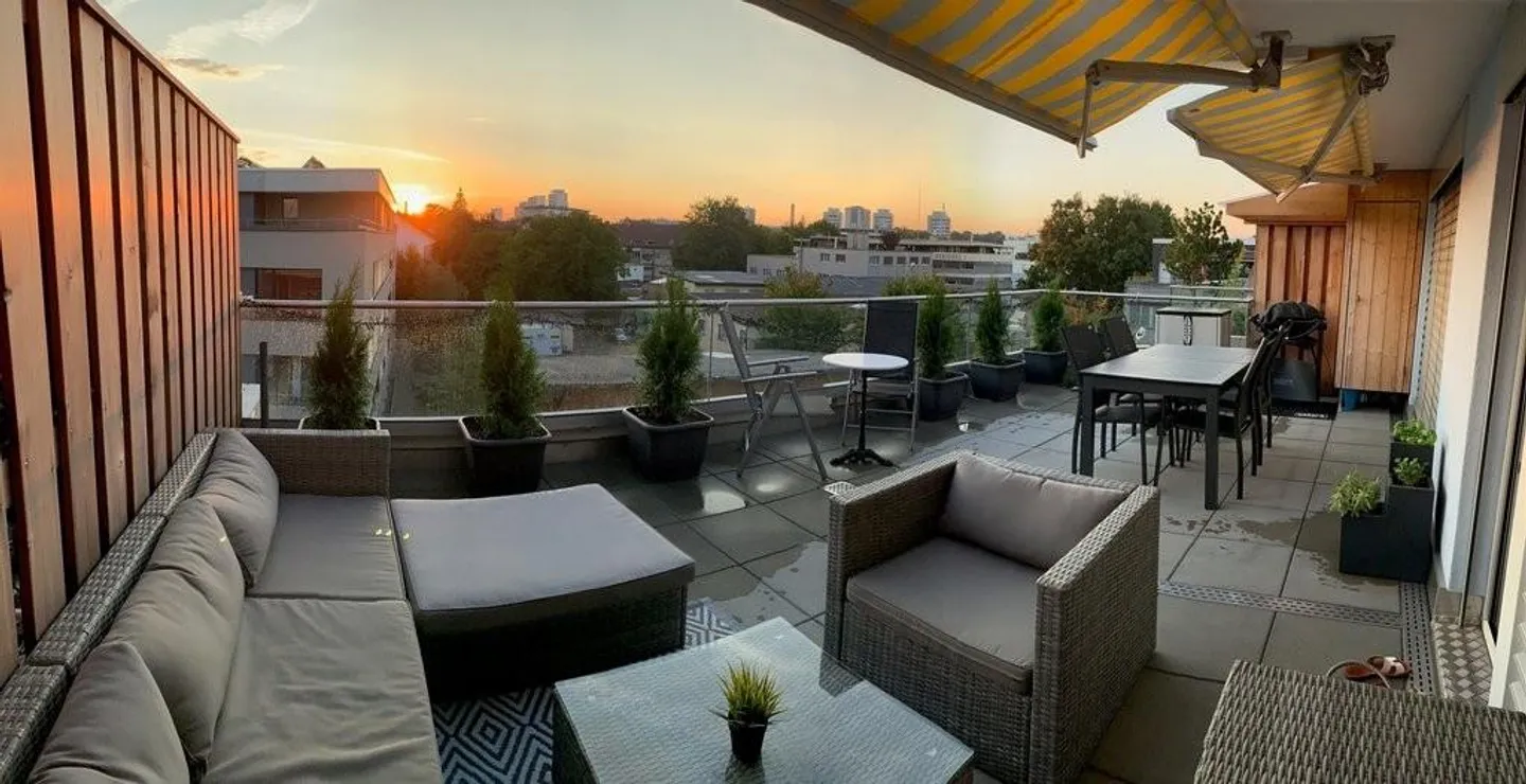 Belle et ensoleillée appartement en attique à Stöckacker - Photo 3 sur 10