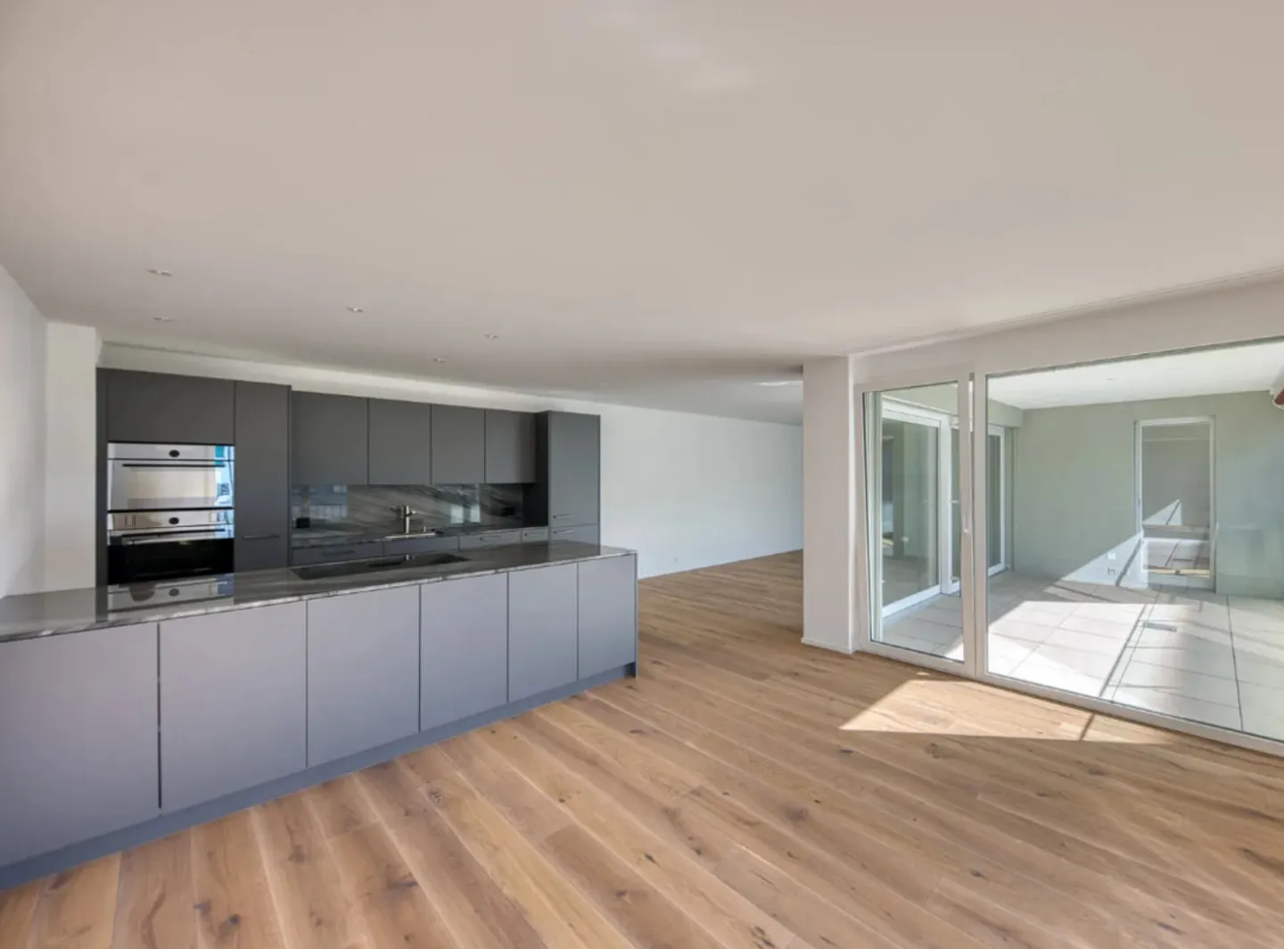 ERSTVERMIETUNG  - moderne 3.5-Zimmer-Wohnung im Eigentumsstandard mit 101 m² Wohnfläche - Foto 2 von 8
