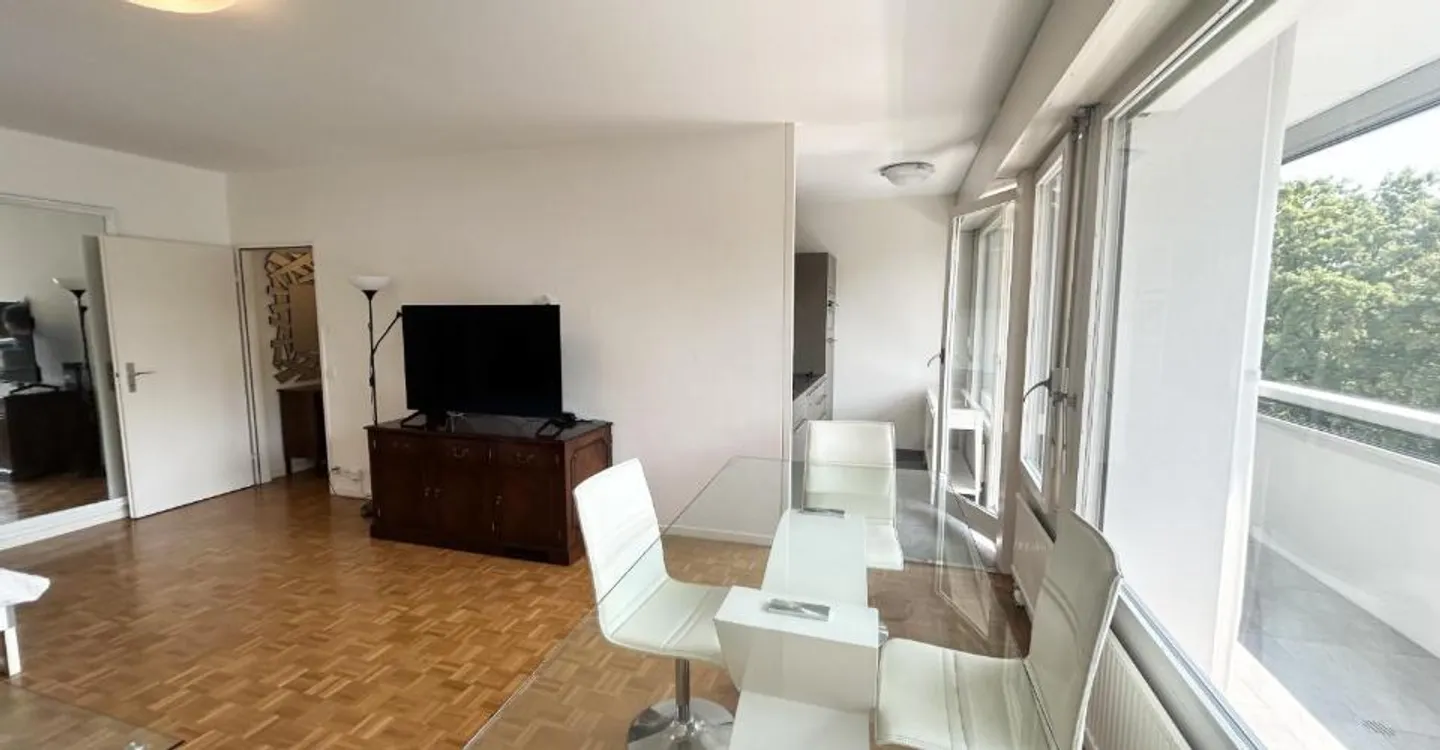 Grand studio lumineux avec loggia - Photo 4 sur 7