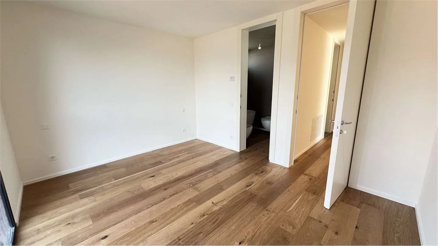 Modern Garden Apartment - Photo 9 of 14