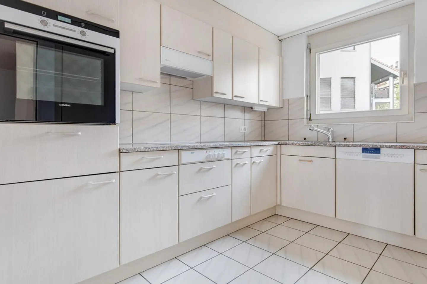 Appartement en duplex spacieux dans un quartier calme - Photo 2 sur 8