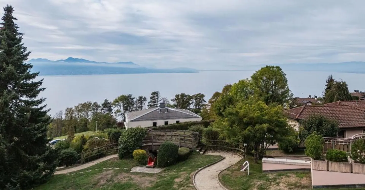 Séduisant 2,5 pièces avec terrasse et vue lac - Photo 1 of 8
