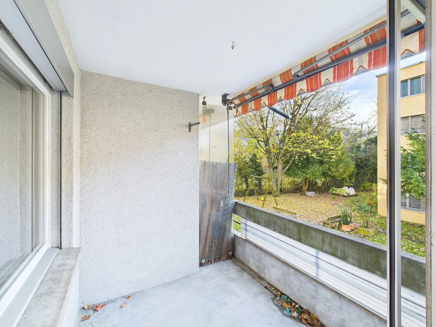 Charming 4-Room Apartment with Balcony on the Upper Quai in Biel - Photo 9 of 25