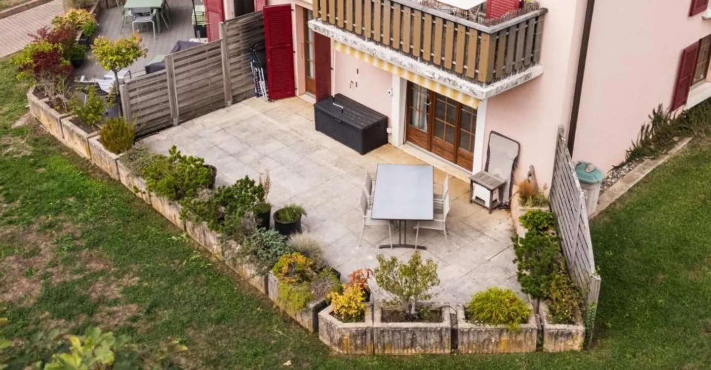Séduisant 2,5 pièces avec terrasse et vue lac - Photo 8 of 8