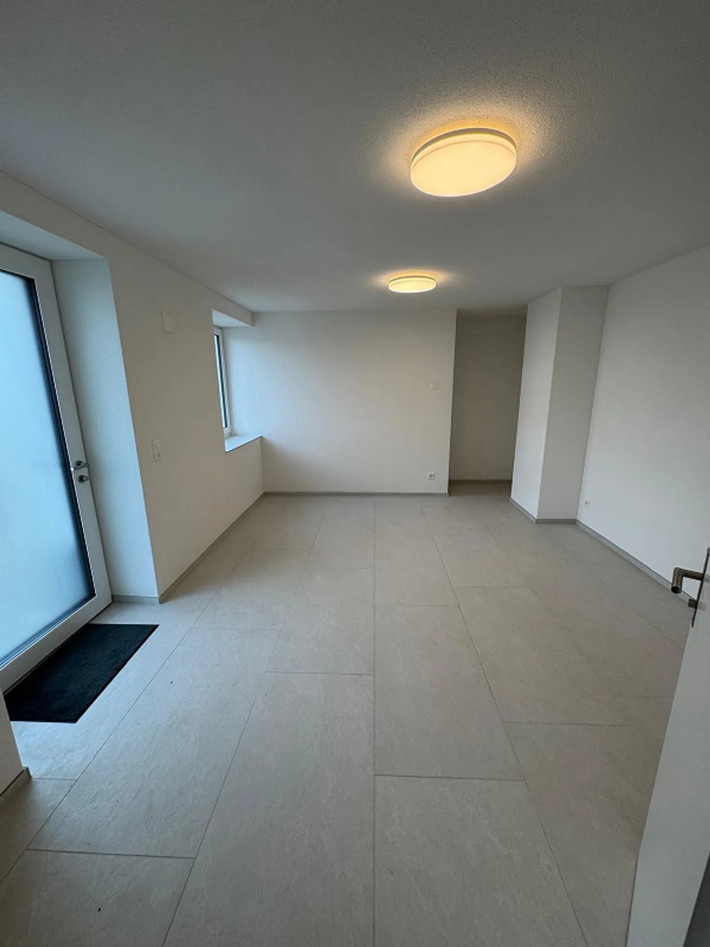 Bureau avec stockage (appartement séparé de 4,5 pièces dans la maison en option) - Photo 2 sur 6