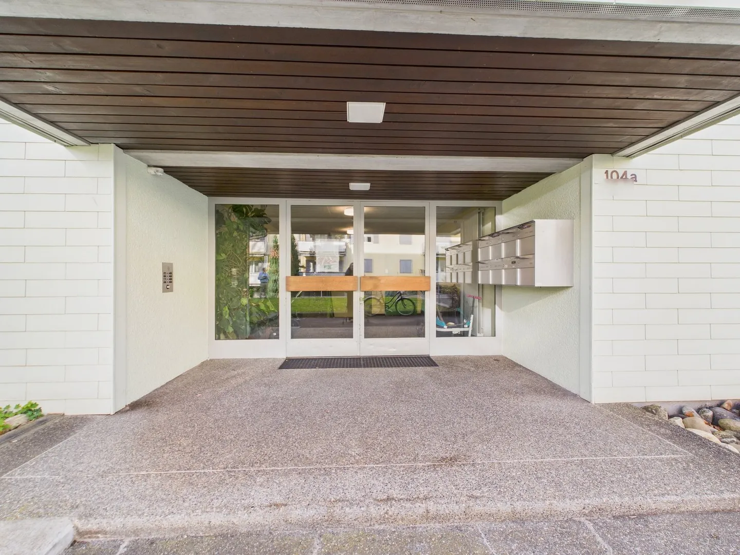 Charming 4-Room Apartment with Balcony on the Upper Quai in Biel - Photo 15 of 25