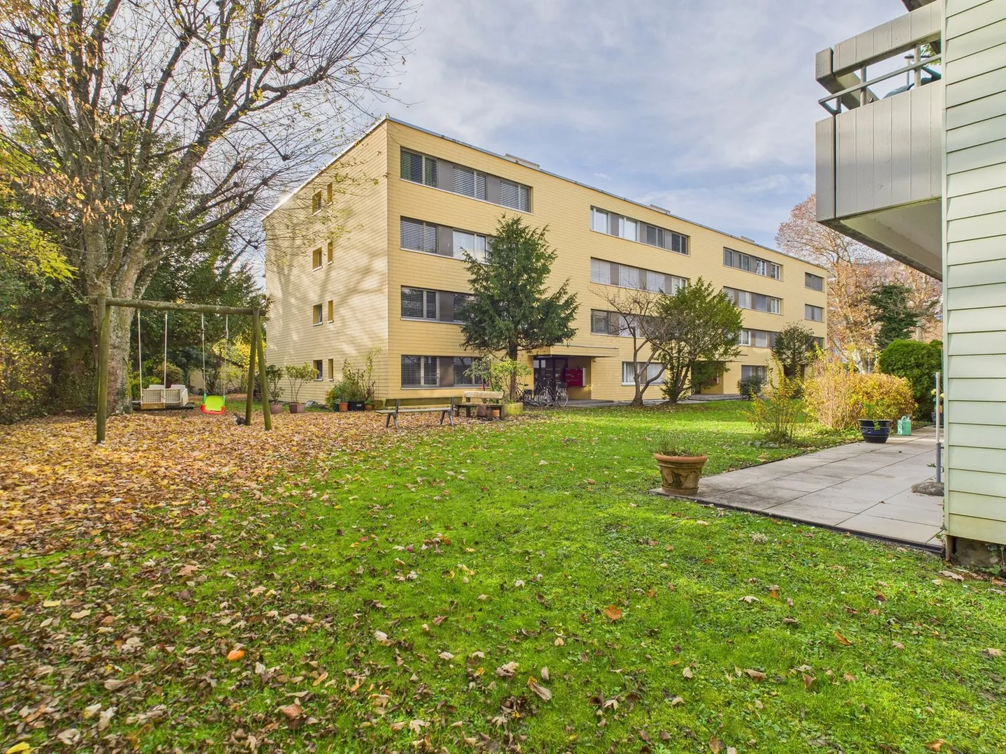 Charming 4-Room Apartment with Balcony on the Upper Quai in Biel - Photo 17 of 25