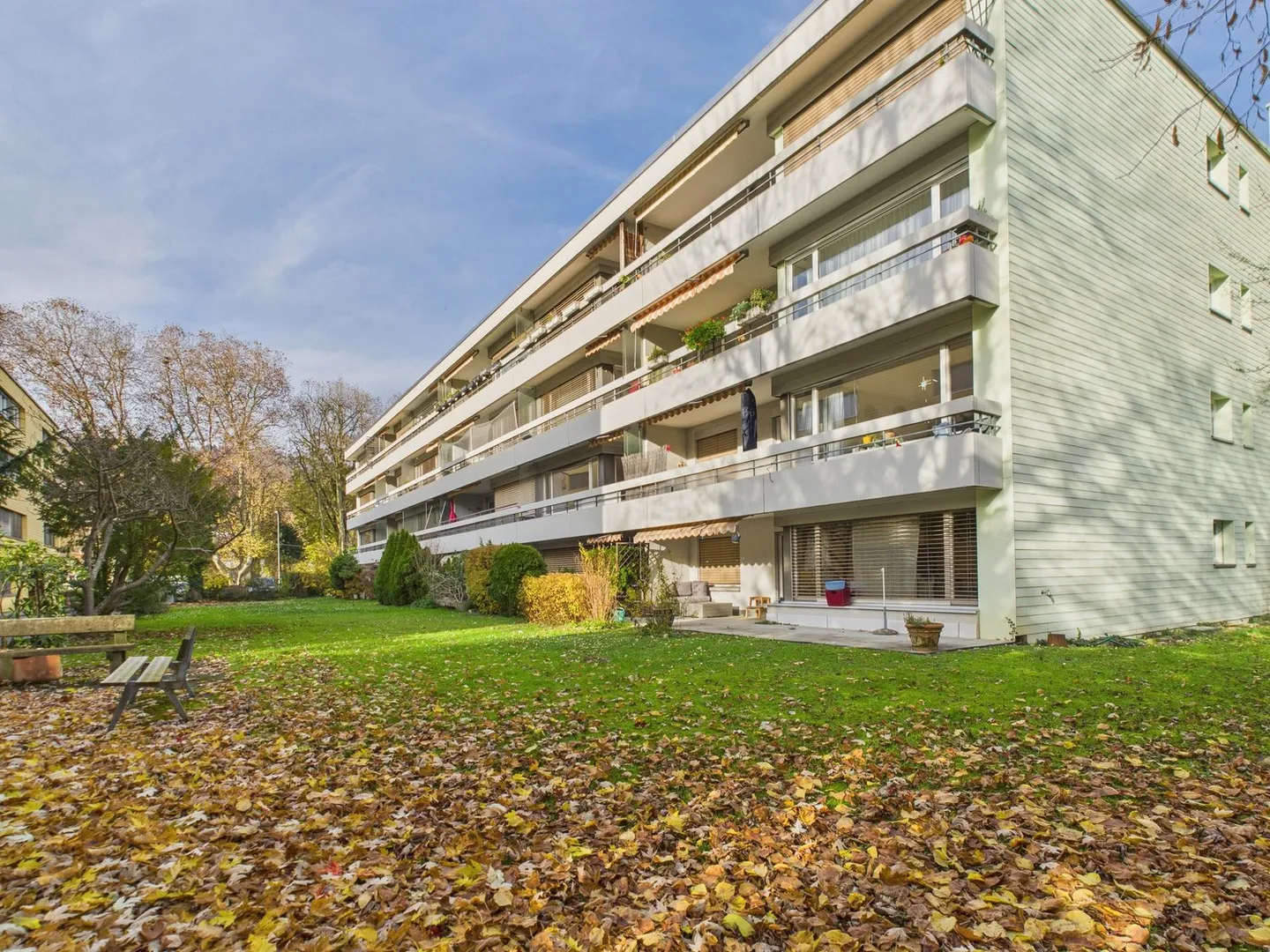 Charming 4-Room Apartment with Balcony on the Upper Quai in Biel - Photo 18 of 25