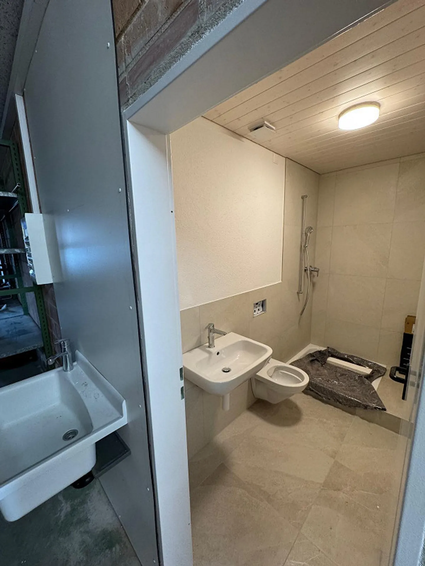 Bureau avec stockage (appartement séparé de 4,5 pièces dans la maison en option) - Photo 3 sur 6