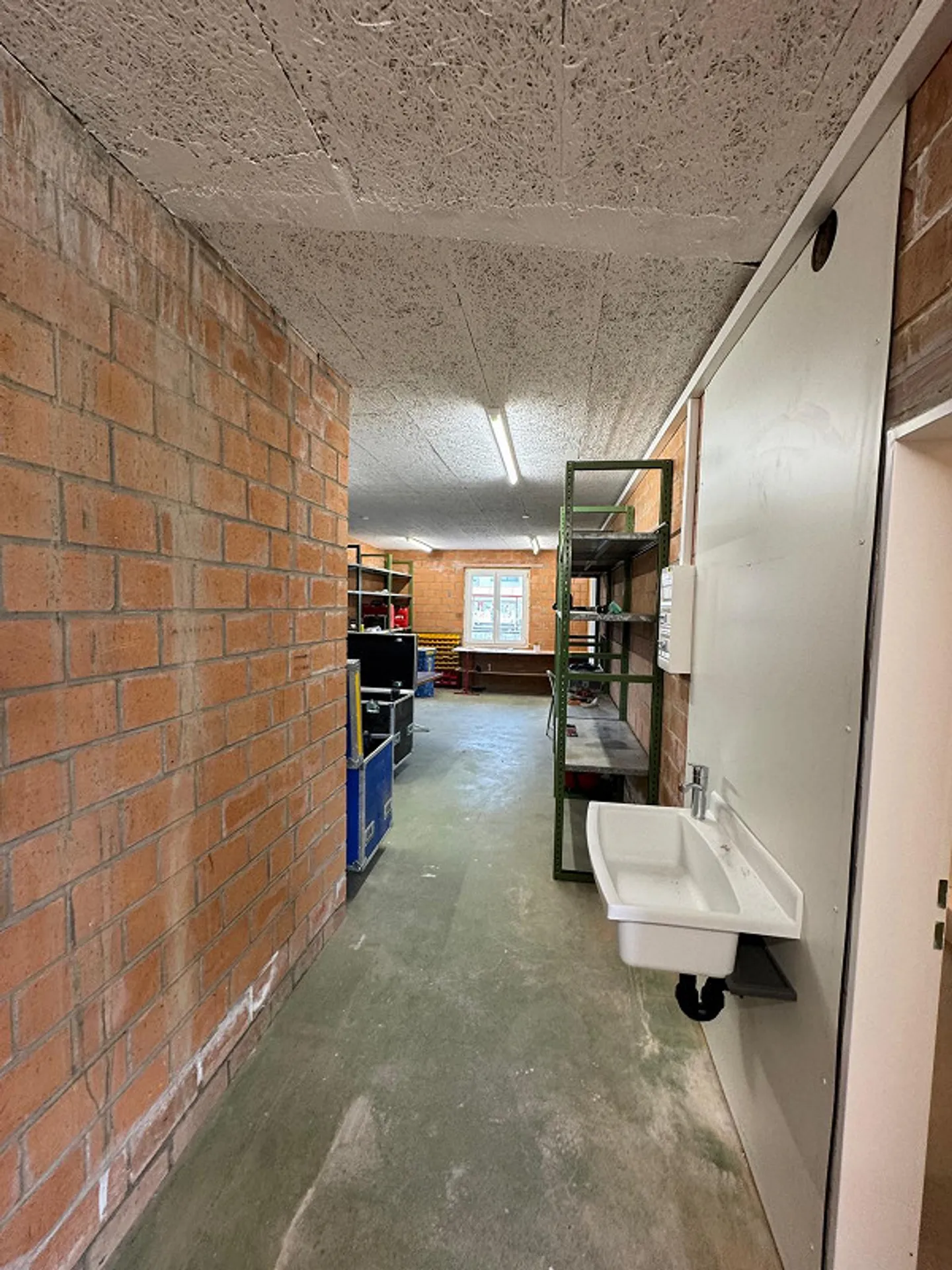Bureau avec stockage (appartement séparé de 4,5 pièces dans la maison en option) - Photo 5 sur 6