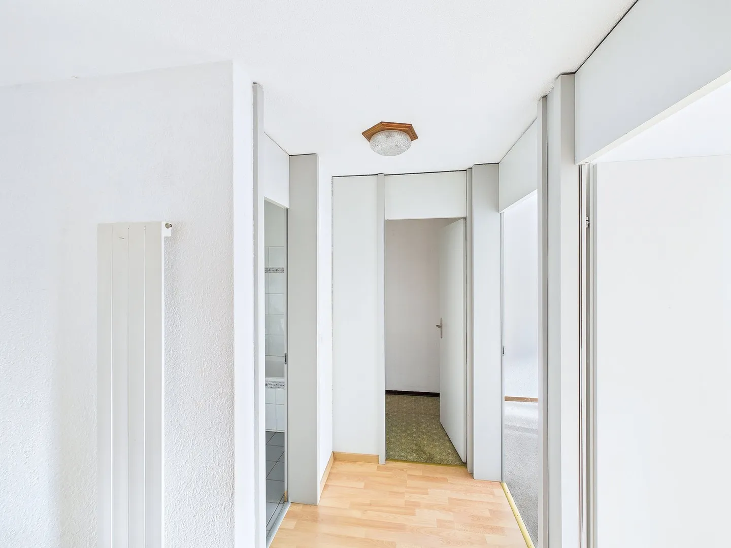 Charming 4-Room Apartment with Balcony on the Upper Quai in Biel - Photo 22 of 25