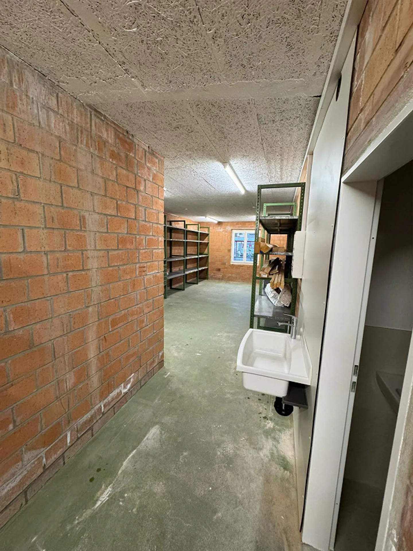 Bureau avec stockage (appartement séparé de 4,5 pièces dans la maison en option) - Photo 6 sur 6