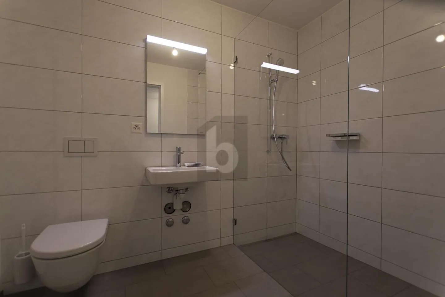 MODERN, HELL FOR FAMILIES & EXPATS - Photo 4 of 6